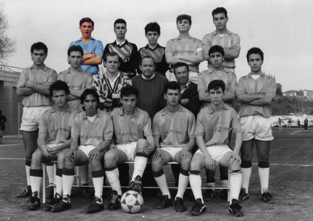 Equipo juvenil del CD Coria 1989/1990 Aurelio Gutiérrez "Lely" jugador Celeste.